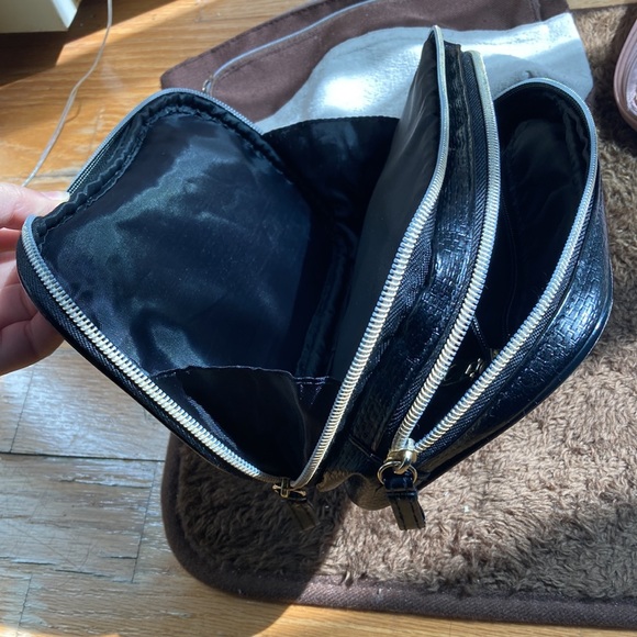 Bundle of assorted toiletry bags - Picture 5 of 14